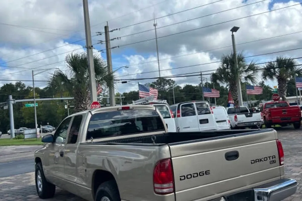 2004 Dodge Dakota SLT photo 1
