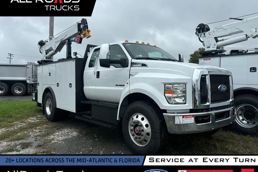 2025 Ford F-750 Base photo 1