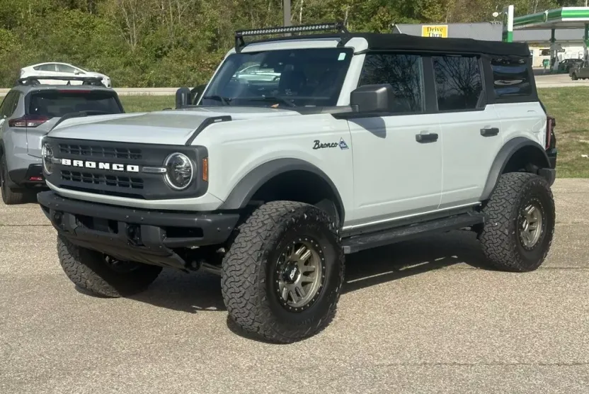 2021 Ford Bronco Black Diamond photo 1