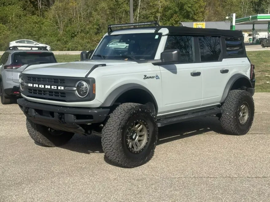 2021 Ford Bronco Black Diamond photo 1