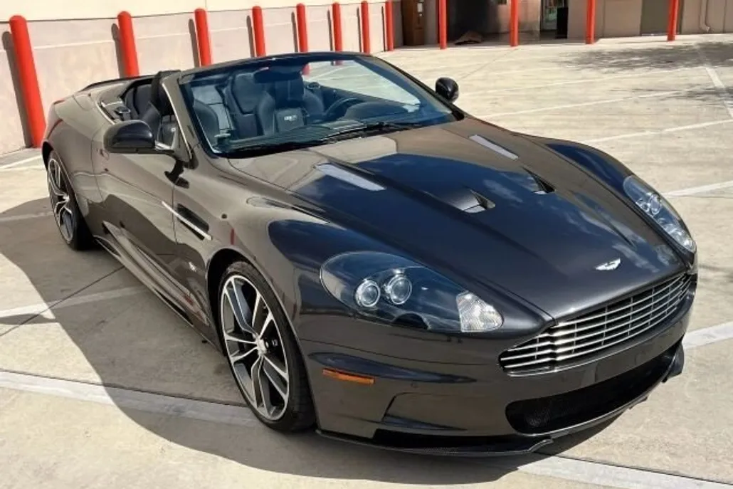2011 Aston Martin DBS photo 1