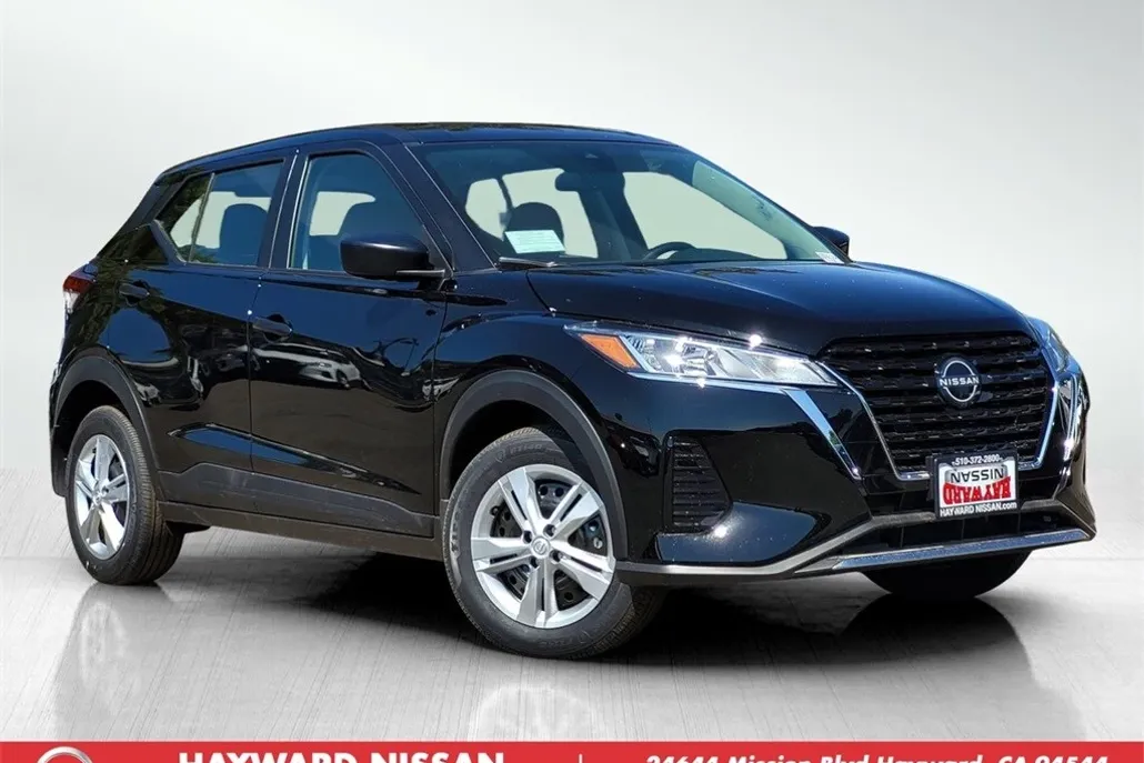 2025 Nissan Kicks Play S photo 1