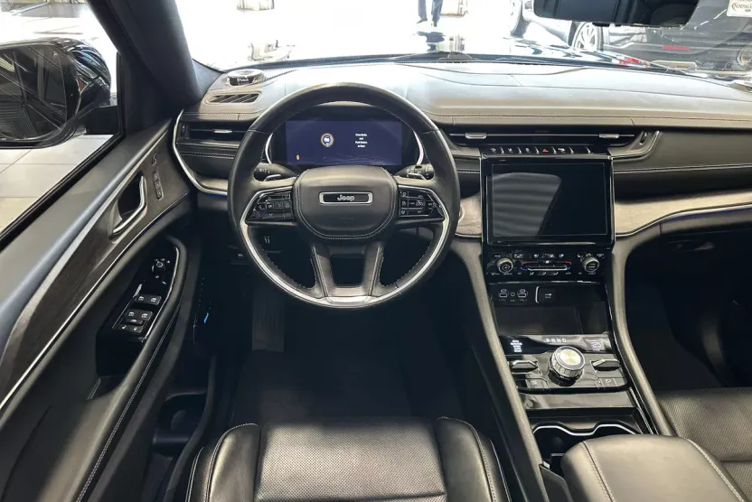 2022 Jeep Grand Cherokee Overland photo 1