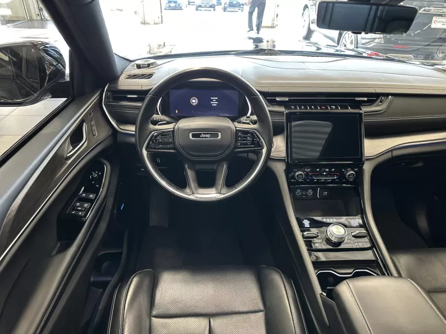 2022 Jeep Grand Cherokee Overland photo 1