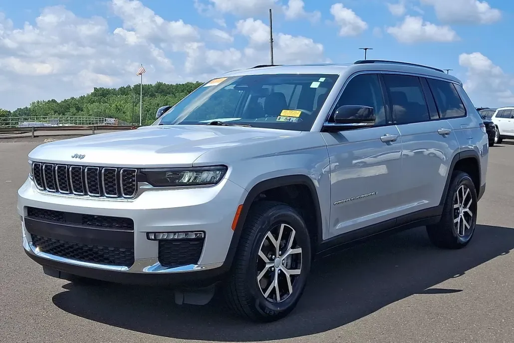 2023 Jeep Grand Cherokee Limited photo 1