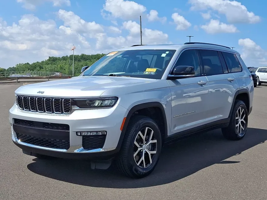 2023 Jeep Grand Cherokee Limited photo 1