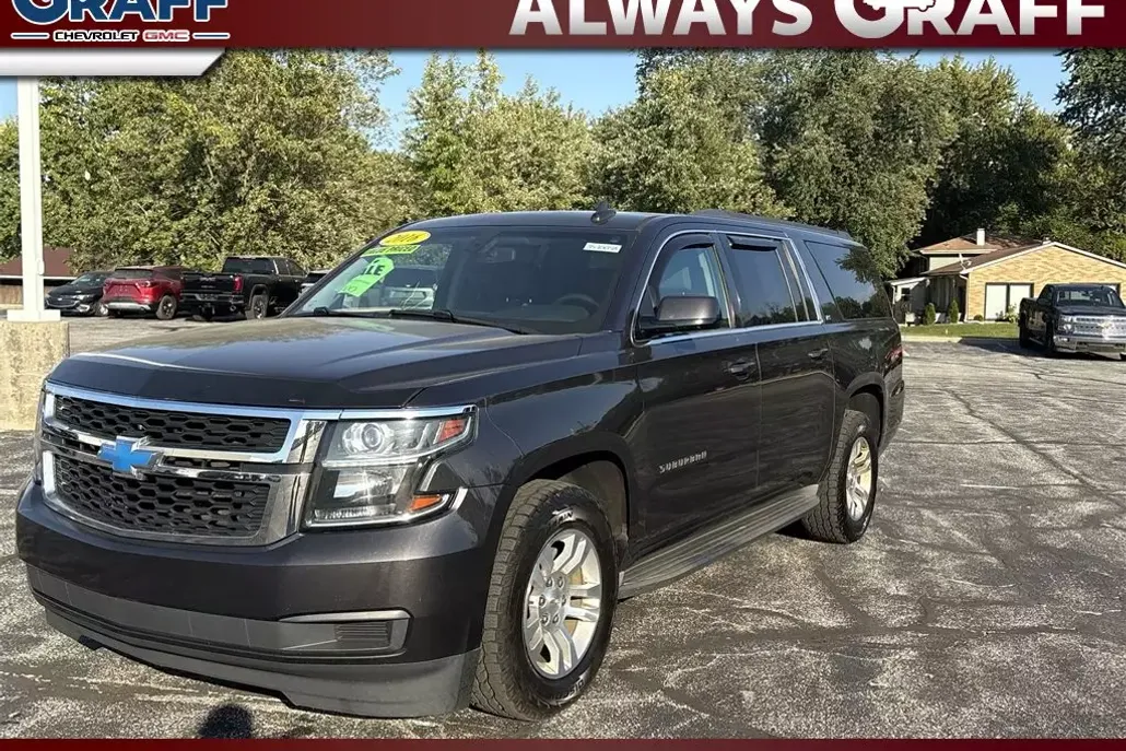 2016 Chevrolet Suburban LS photo 1