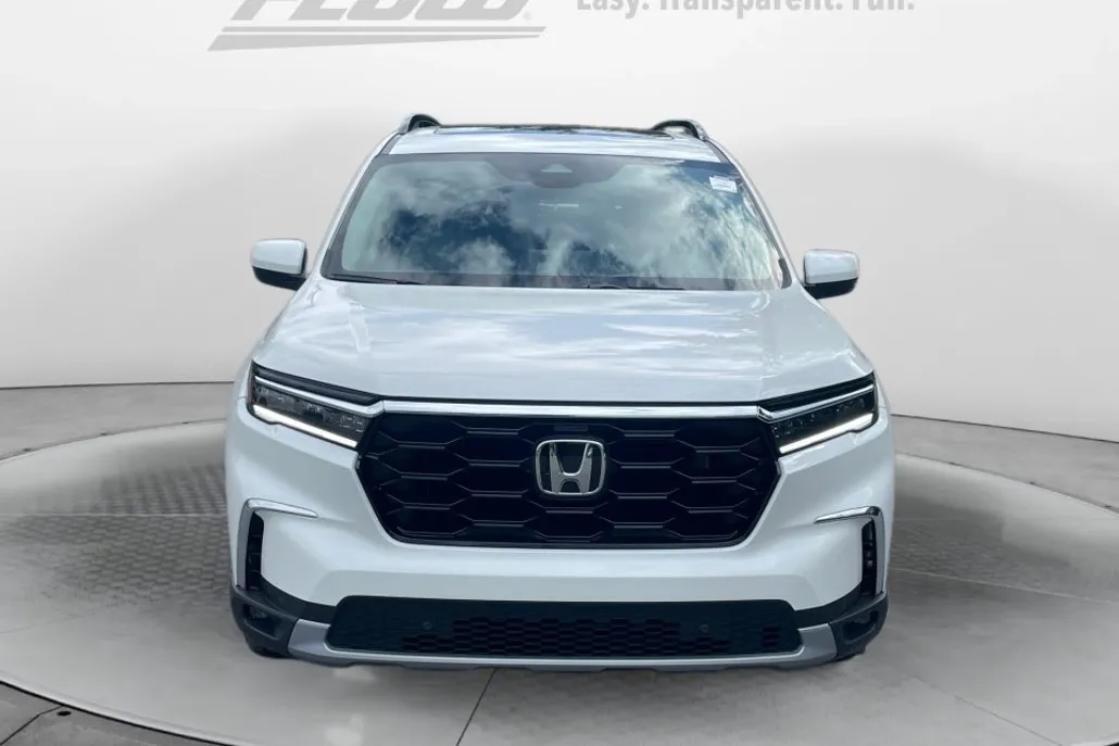 2025 Honda Pilot Touring photo 1