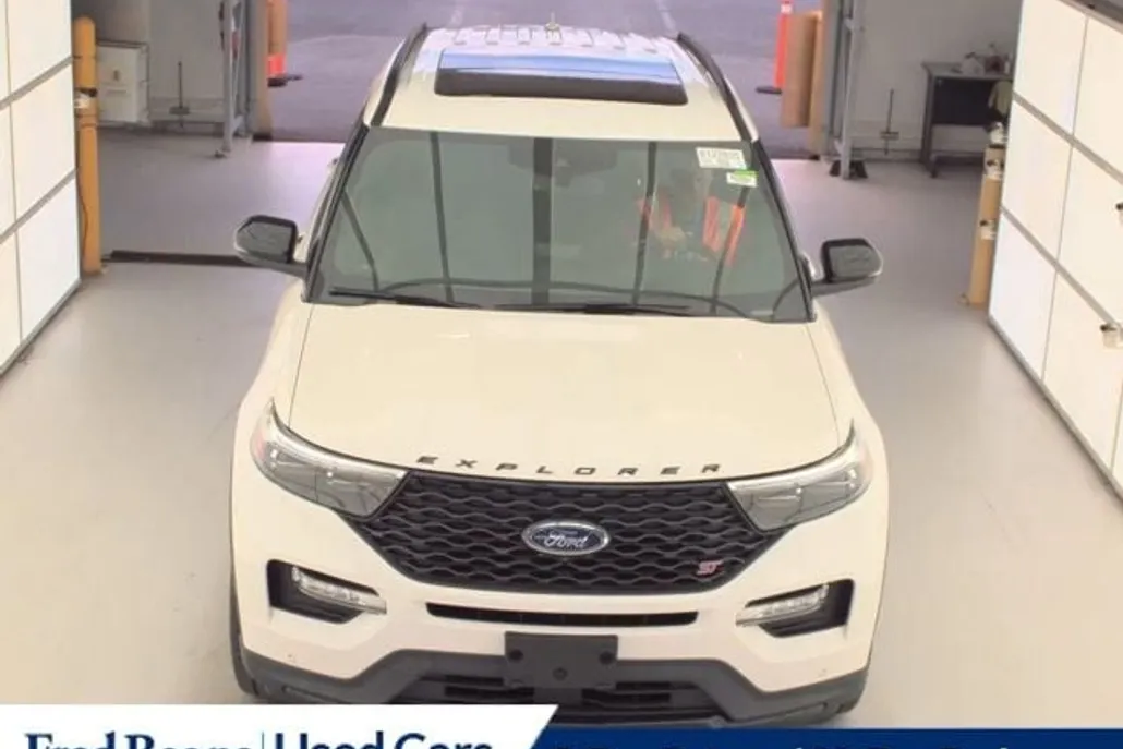 2022 Ford Explorer ST photo 1