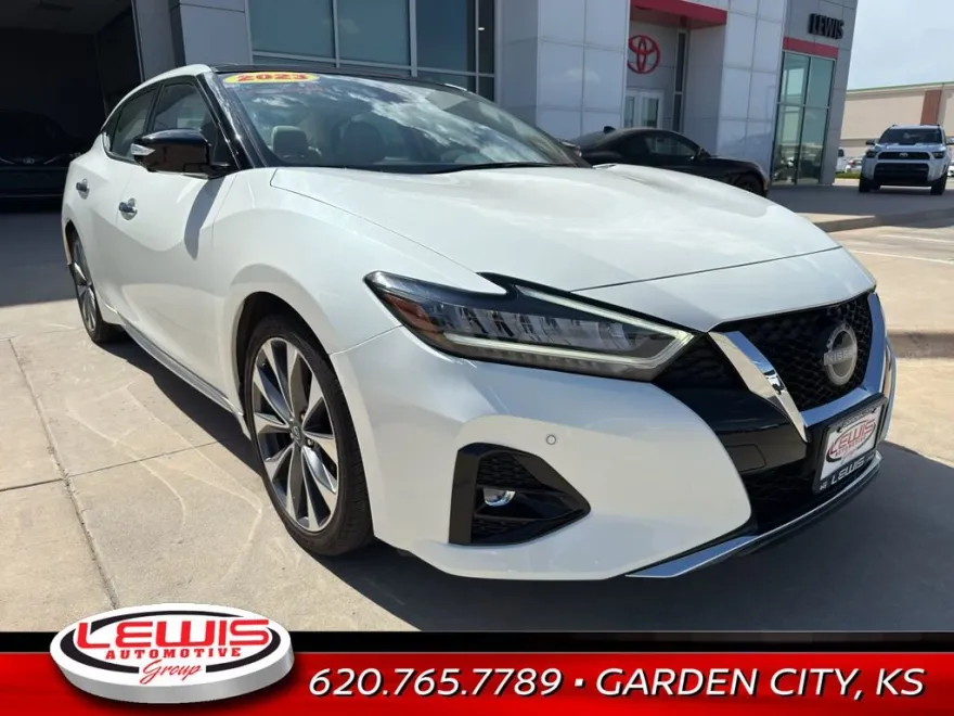 2023 Nissan Maxima Platinum photo 1