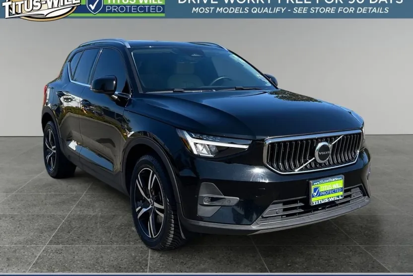 2023 Volvo XC40 Plus photo 1