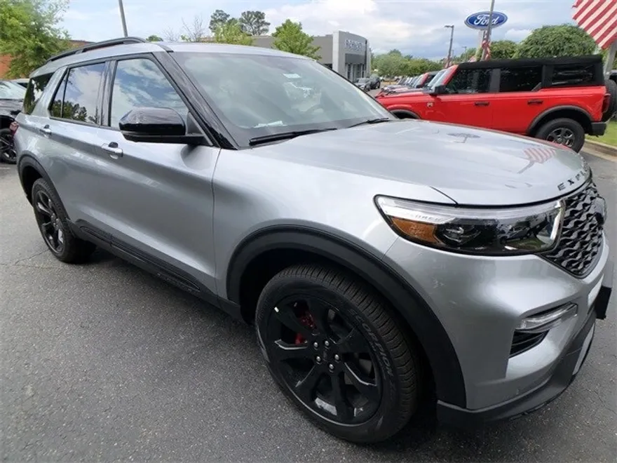 2023 Ford Explorer ST photo 1