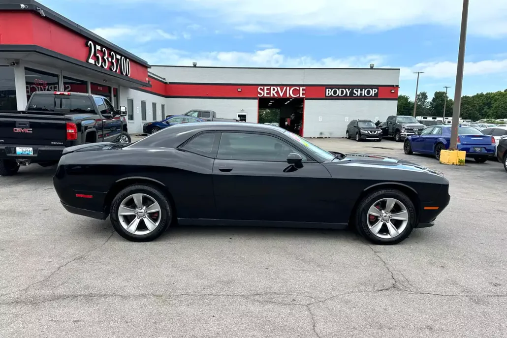 2015 Dodge Challenger SXT photo 1
