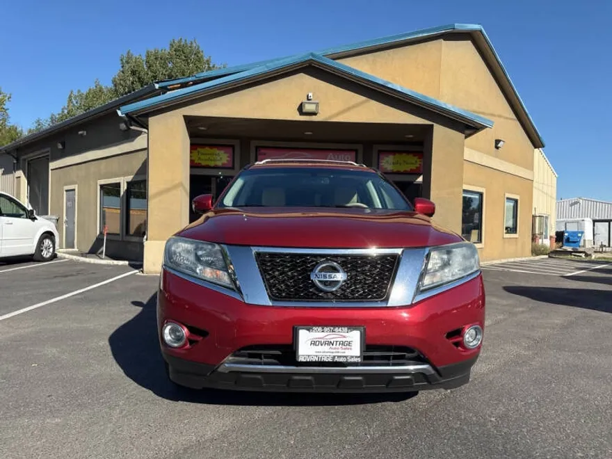 2015 Nissan Pathfinder Platinum 4x4 photo 1