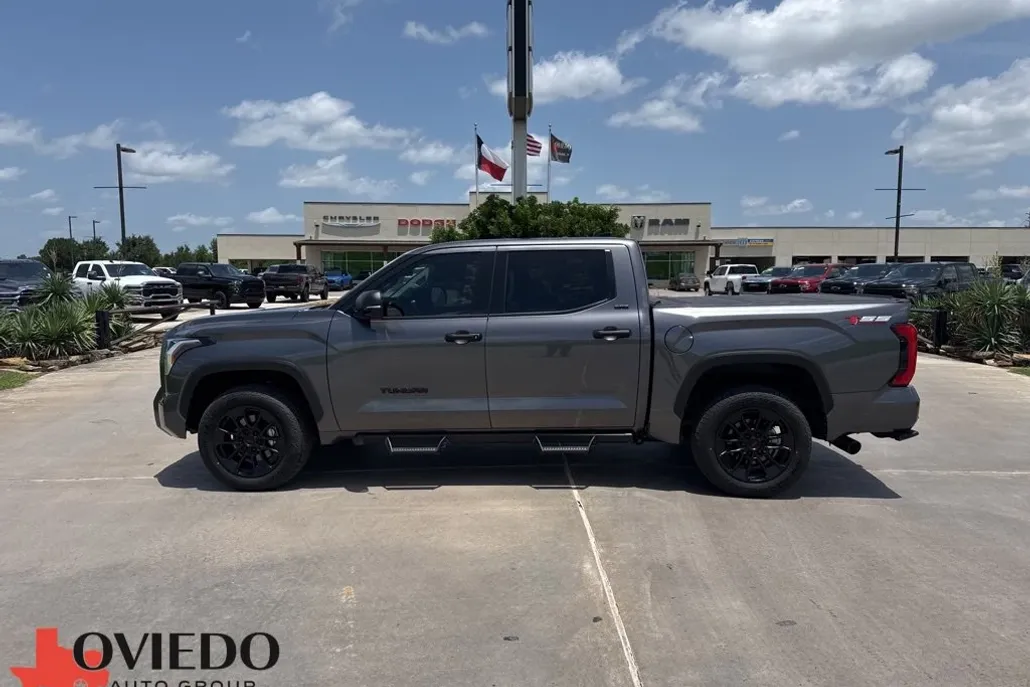 2023 Toyota Tundra SR5 photo 1