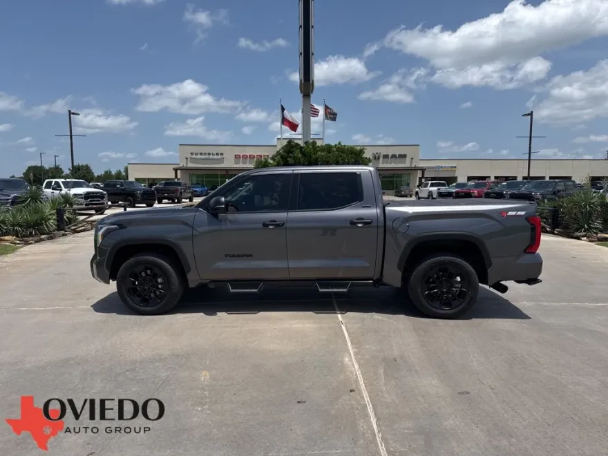 2023 Toyota Tundra SR5 photo 1