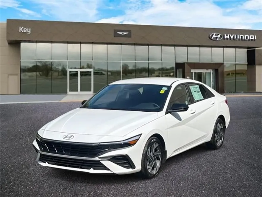 2025 Hyundai Elantra SEL Sport photo 1