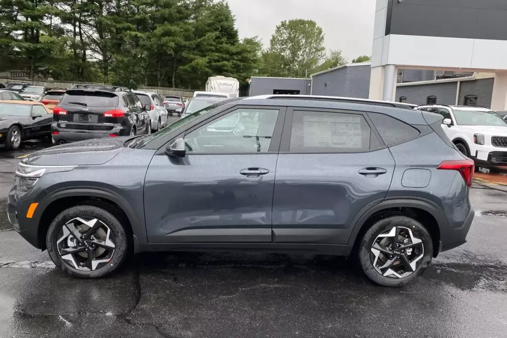 2025 Kia Seltos S photo 1