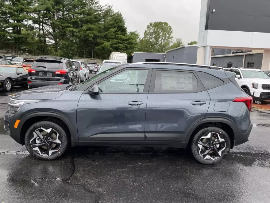 2025 Kia Seltos S photo 1