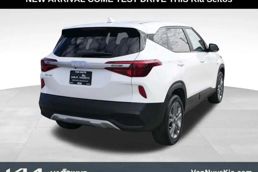 2023 Kia Seltos LX photo 1