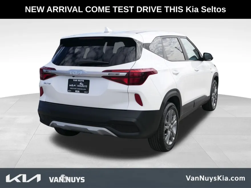 2023 Kia Seltos LX photo 1