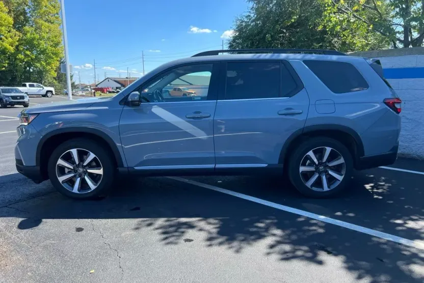 2023 Honda Pilot Touring photo 1