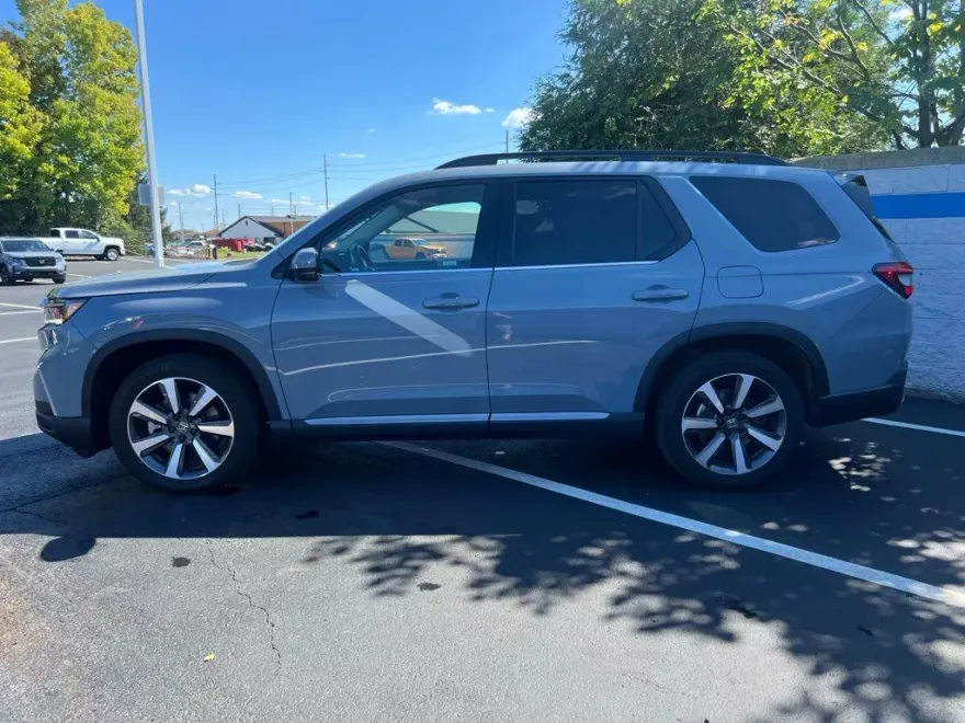 2023 Honda Pilot Touring photo 1