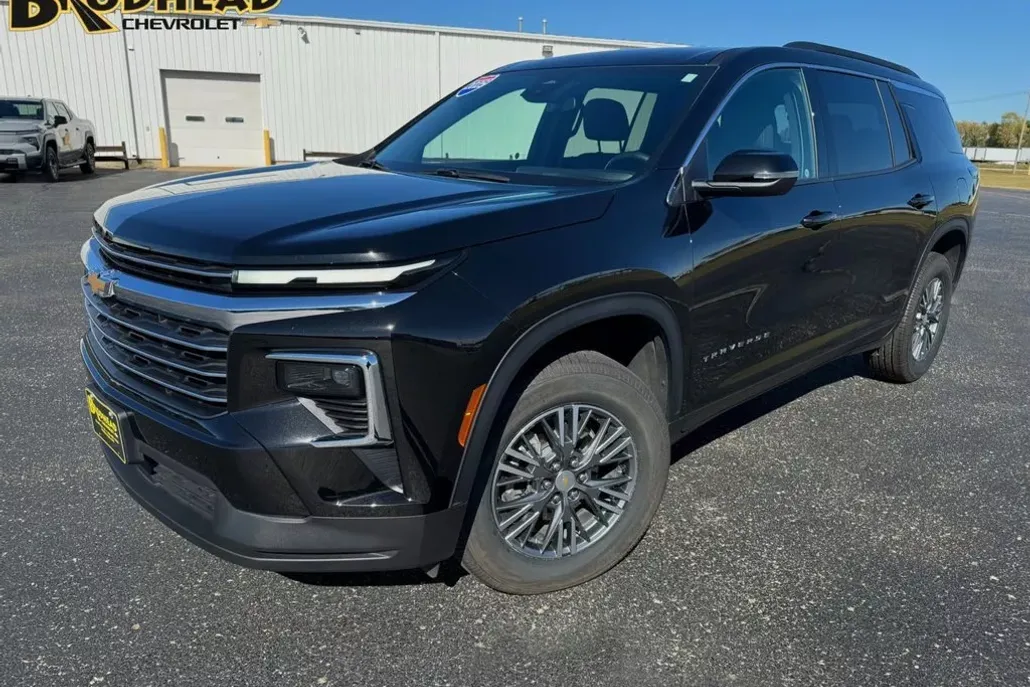 2025 Chevrolet Traverse photo 1