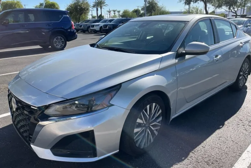 2024 Nissan Altima 2.5 SV photo 1