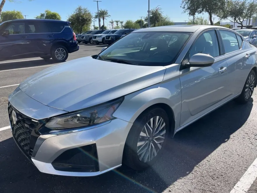 2024 Nissan Altima 2.5 SV photo 1