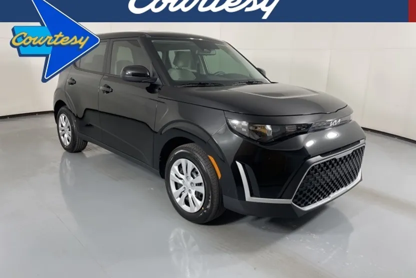 2025 Kia Soul LX photo 1