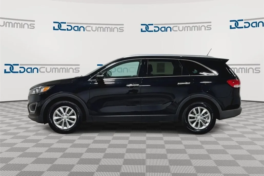 2017 Kia Sorento LX photo 1