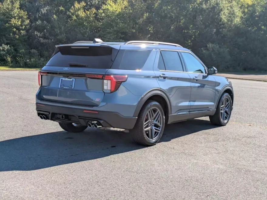2025 Ford Explorer ST photo 1