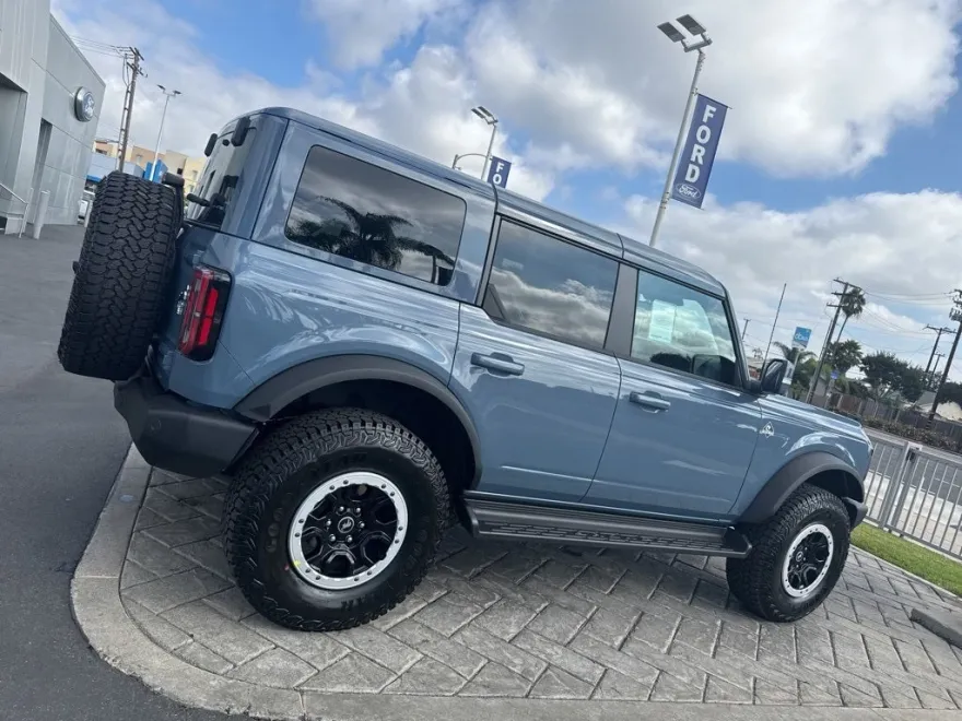 2025 Ford Bronco Outer Banks photo 1