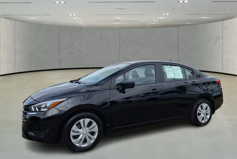 2025 Nissan Versa S photo 1