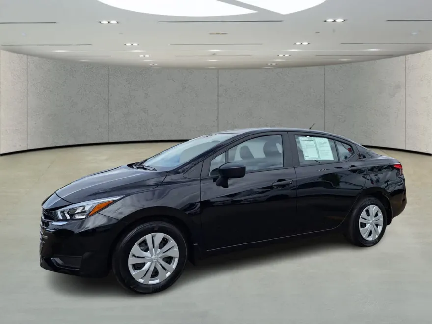 2025 Nissan Versa S photo 1