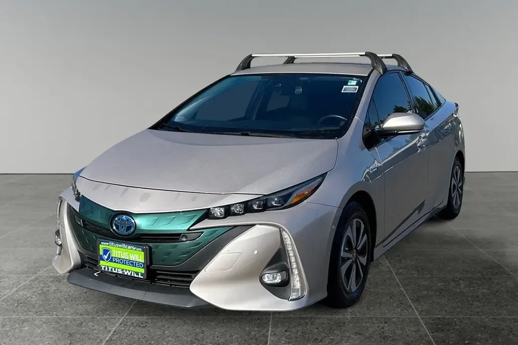 2017 Toyota Prius Prime Advanced photo 1