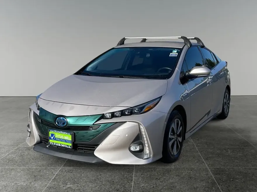 2017 Toyota Prius Prime Advanced photo 1