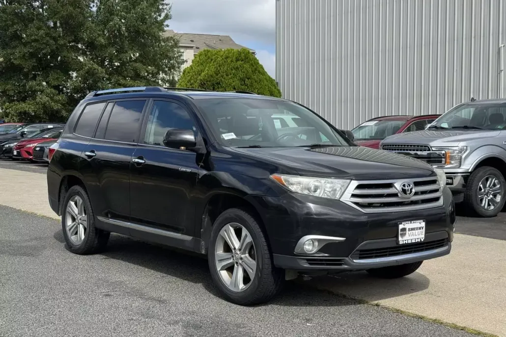 2013 Toyota Highlander Base Plus photo 1