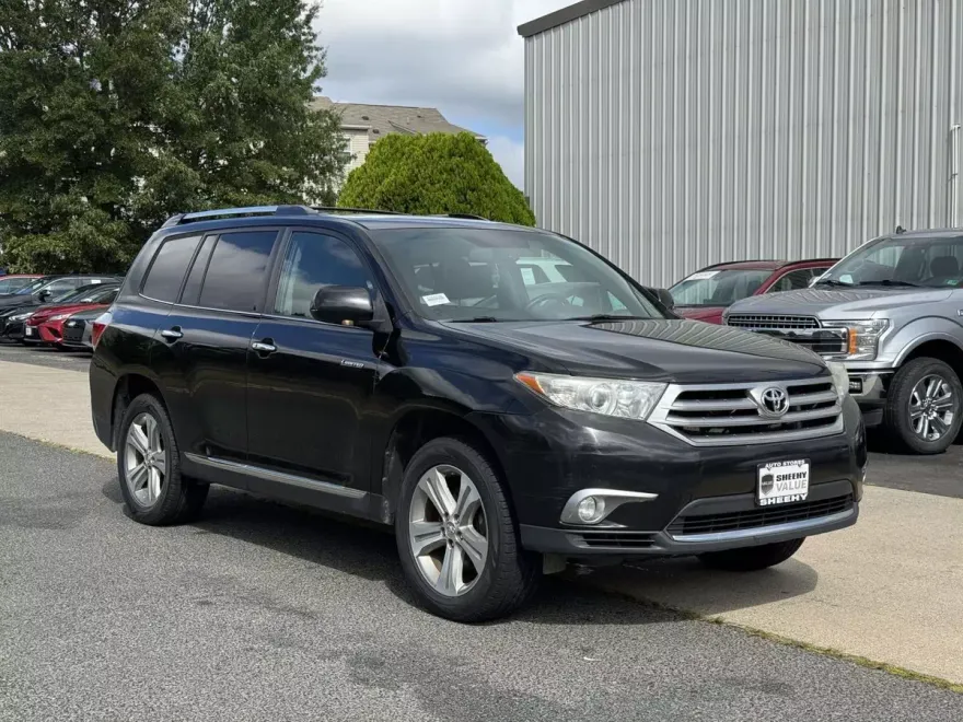 2013 Toyota Highlander Base Plus photo 1