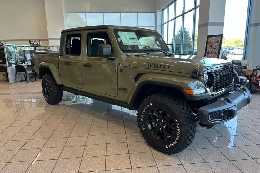 2025 Jeep Gladiator Willys photo 1