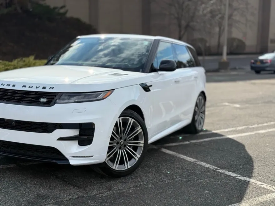 2025 Land Rover Range Rover Sport SE photo 1