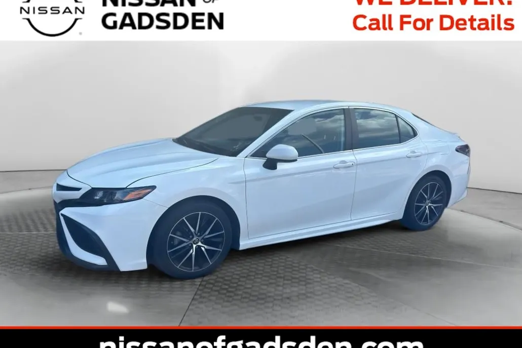 2021 Toyota Camry SE photo 1