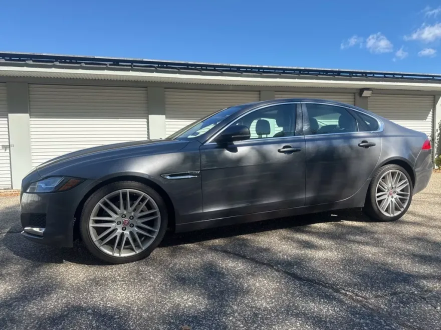 2017 Jaguar XF 35t Prestige photo 1