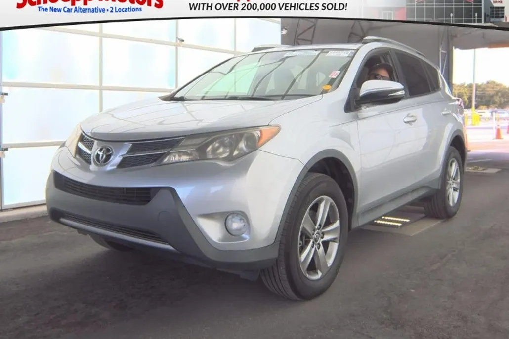 2015 Toyota RAV4 XLE photo 1