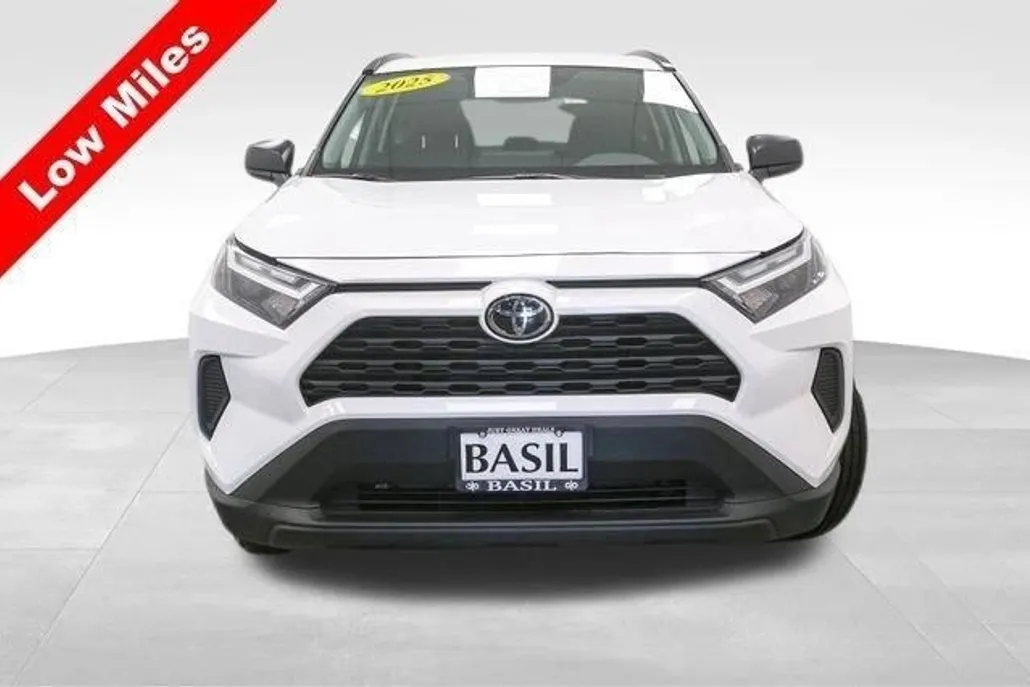 2025 Toyota RAV4 Hybrid LE photo 1