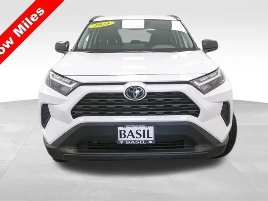 2025 Toyota RAV4 Hybrid LE photo 1