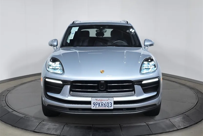 2024 Porsche Macan T photo 1