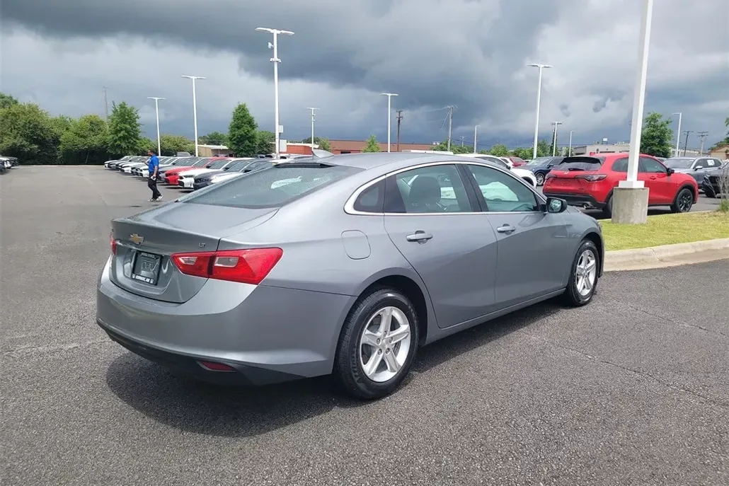 2023 Chevrolet Malibu 1LT photo 1