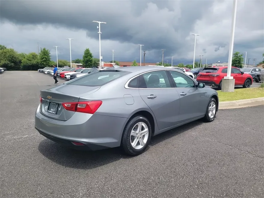 2023 Chevrolet Malibu 1LT photo 1